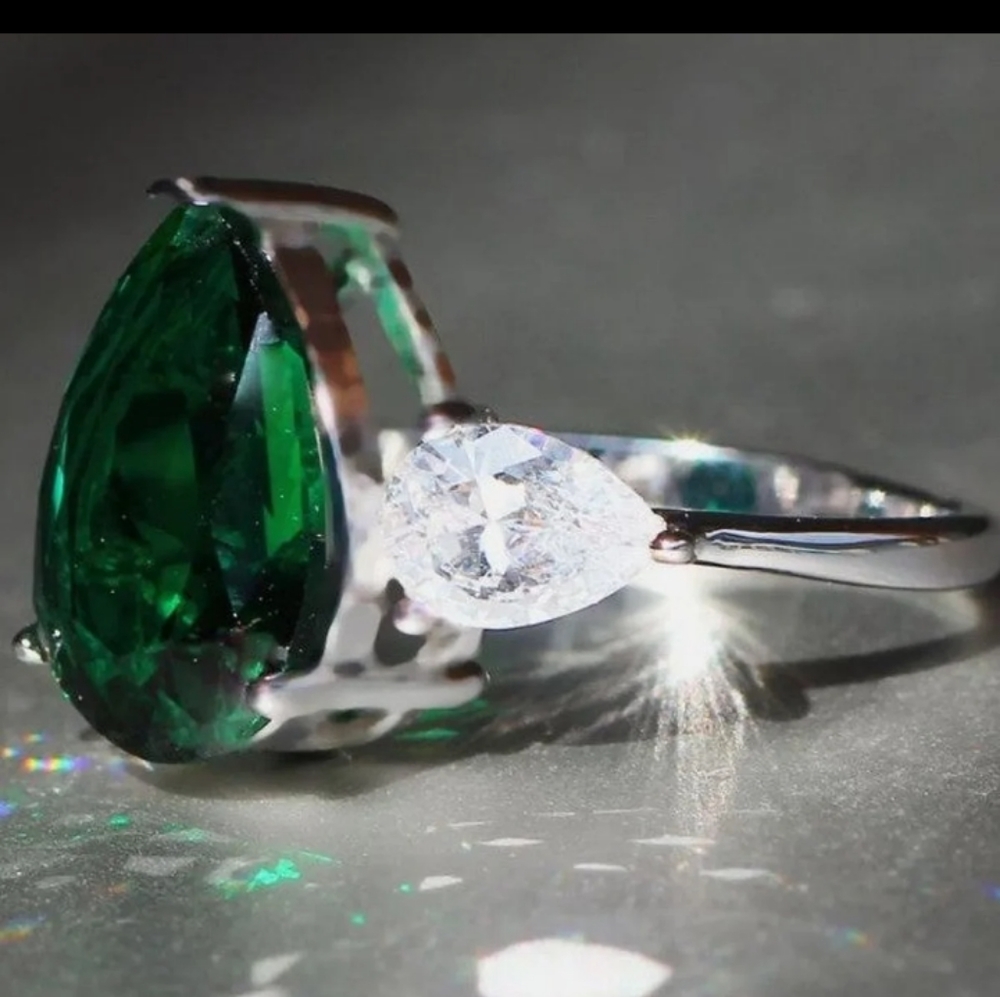 GREEN EMERALD RING 6,7,8,9,10 - Picture 3 of 3